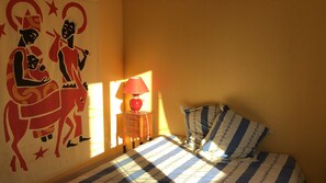 2 chambres, fer et planche à repasser, Wi-Fi, draps fournis