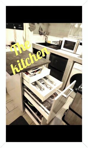 Réfrigérateur, micro-ondes, plaque de cuisson, lave-vaisselle