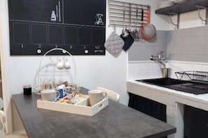 Micro-ondes, plaque de cuisson, lave-vaisselle