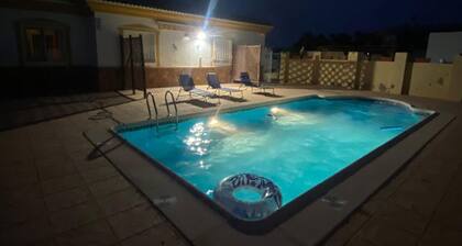 Casa Bueno Sunset Villa - Sleeps 7, Pool & Aircon