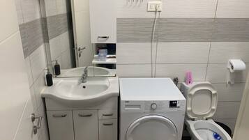 Comfort Apartment | Bathroom