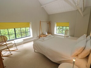 3 bedrooms, individually decorated, individually furnished, free WiFi - The Old Creamery (Llandeilo)