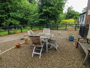Outdoor dining - The Old Creamery (Llandeilo)
