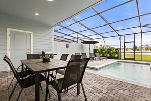 Outdoor dining - 5 BD 4.5 BA/ Windsor Cay (16112 PF) (Clermont)
