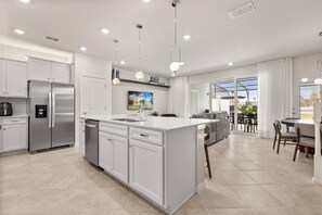 Interior - 5 BD/ 4.5 BA/ Windsor Cay (16112 PF) (Clermont)
