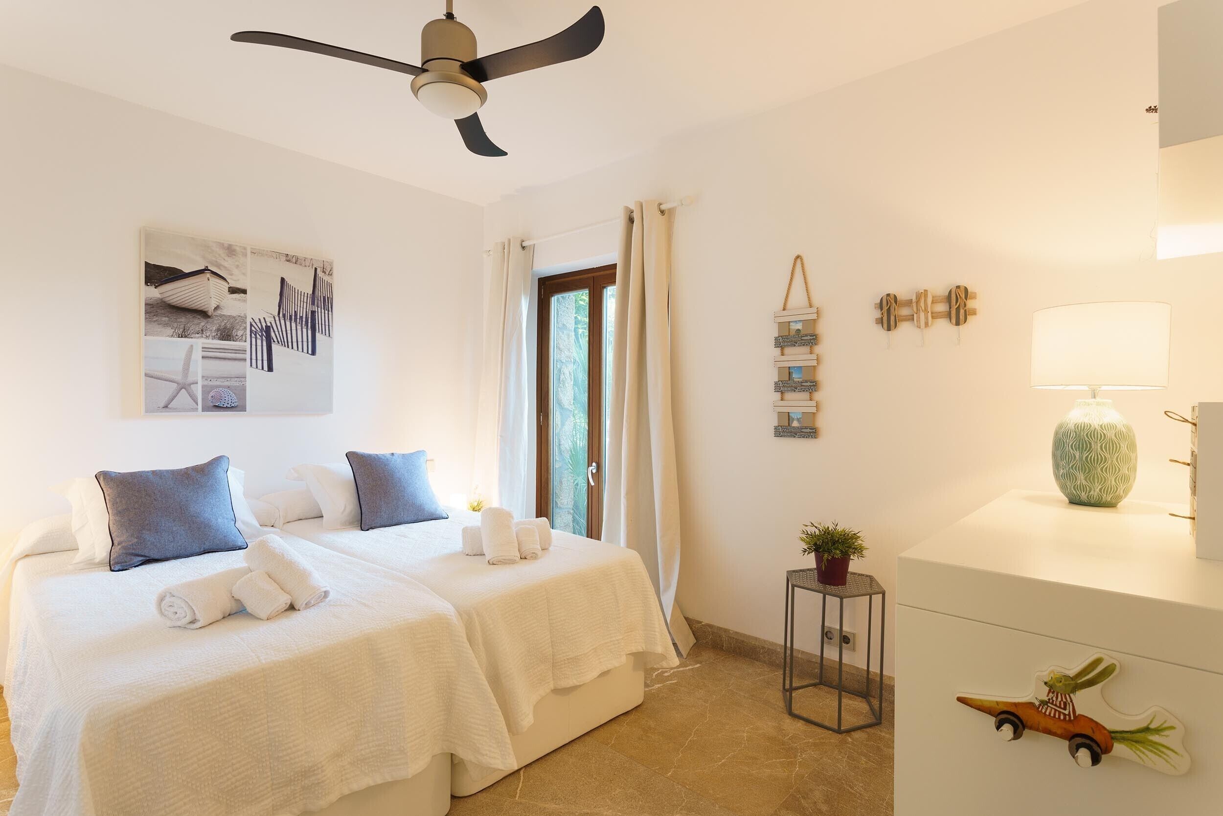 4 chambres, fer et planche à repasser, Wi-Fi, draps fournis