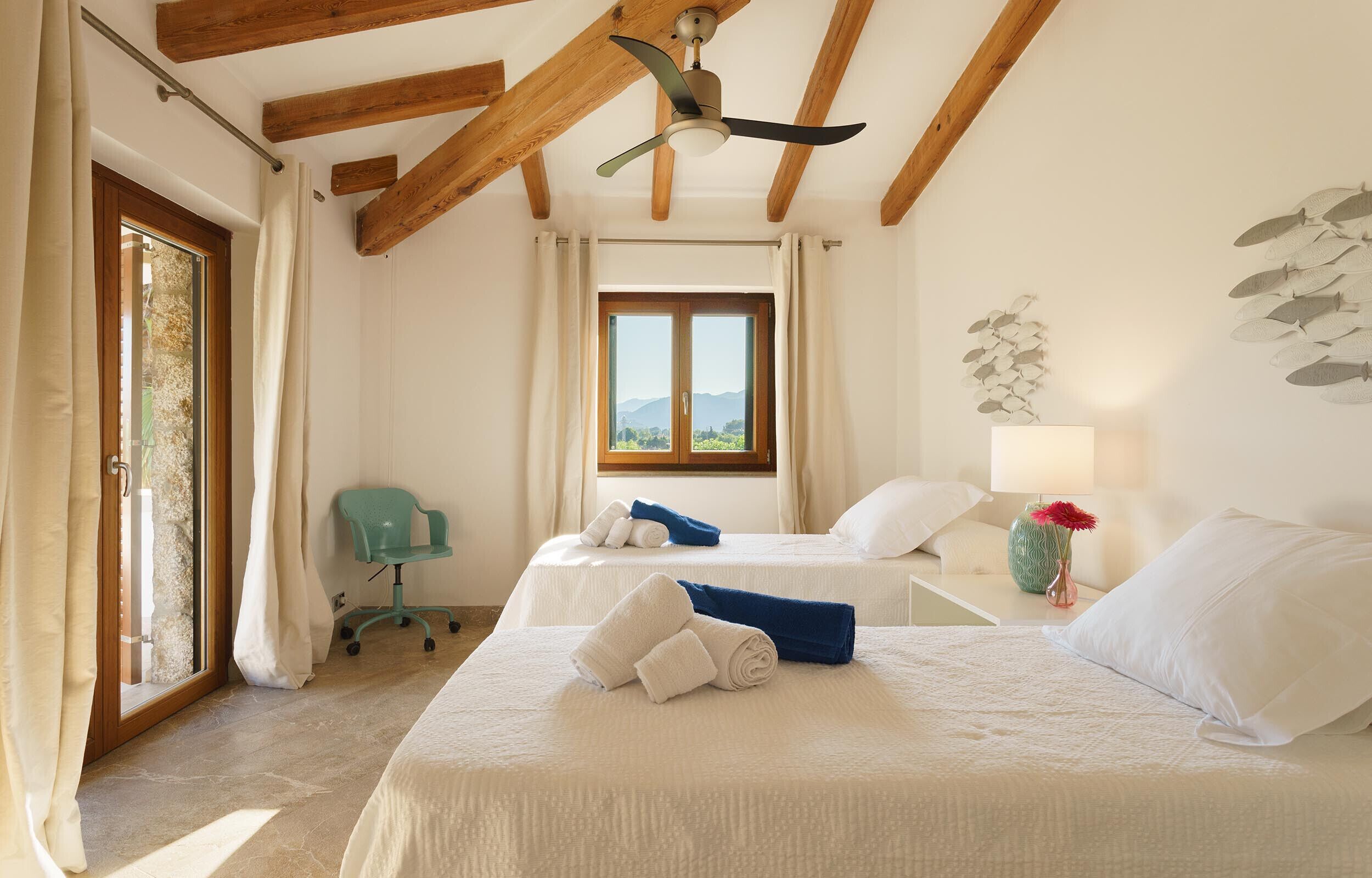 4 chambres, fer et planche à repasser, Wi-Fi, draps fournis