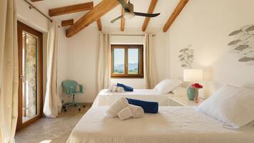 4 bedrooms, iron/ironing board, WiFi, bed sheets