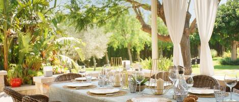 Outdoor dining
