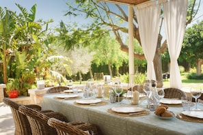 Outdoor dining