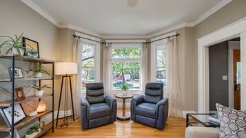 House, Multiple Beds, Patio, Garden View (Harrison Main - #2206 ) | Interior