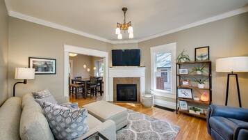 House, Multiple Beds, Patio, Garden View (Harrison Main - #2206 ) | Interior