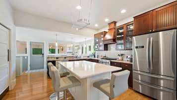 House, Multiple Beds, Patio, Garden View (Harrison Main - #2206 ) | Private kitchen | Fridge, microwave, oven, stovetop