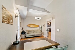 Huis, Meerdere bedden, terras, uitzicht op tuin (Harrison Main - #2206 ) | Interieur