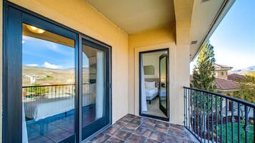 House, Multiple Beds, Balcony, Garden View (Wild Horse - #4800) | Balcony