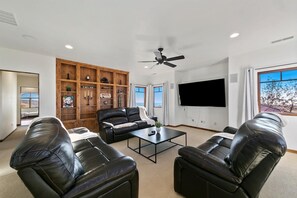 House, Multiple Beds, Balcony, Garden View (Wild Horse - #4800) | Interior