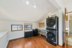 House, Multiple Beds, Balcony, Garden View (Wild Horse - #4800) | Laundry