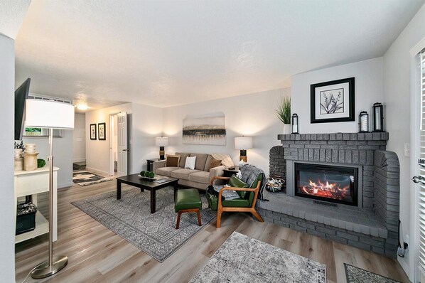 Condo, Multiple Beds, Patio, Garden View (Morris Hill - #3614) | Interior
