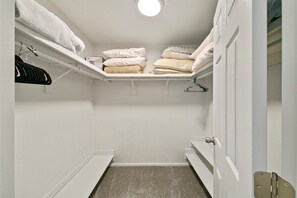 Condo, Multiple Beds, Patio, Garden View (Morris Hill - #3614) | Interior