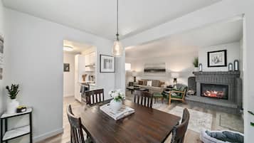 Condo, Multiple Beds, Patio, Garden View (Morris Hill - #3614) | Interior