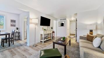 Condo, Multiple Beds, Patio, Garden View (Morris Hill - #3614) | Interior