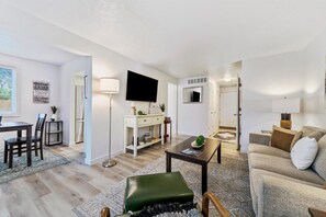 Apartamento, varias camas, patio, vistas al jardín (Morris Hill - #3614) | Interior