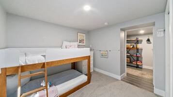 4 عدّة غرف نوم وبديكورات فريدة لكل غرفة وطراز فريد لكل وحدة