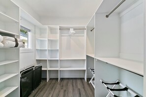 Huis, meerdere bedden, hot tub, uitzicht op tuin (Jefferson - #1302) | Interieur