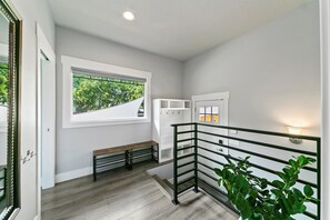 House, Multiple Beds, Hot Tub, Garden View (Jefferson - #1302) | Balcony