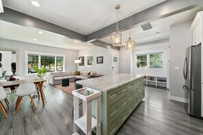 Casa, varias camas, hidromasaje, vista al jardín (Jefferson - #1302) | Interior