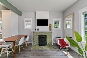 House, Multiple Beds, Hot Tub, Garden View (Jefferson - #1302) | Dining room