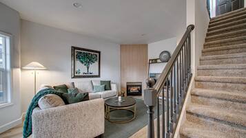 House, Multiple Beds, Patio, Garden View (23rd - #2344) | Interior