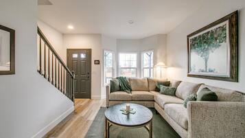 House, Multiple Beds, Patio, Garden View (23rd - #2344) | Interior