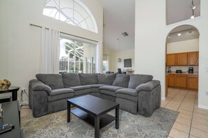 TV - Amazing 6 bedrooms with pool (Kissimmee)