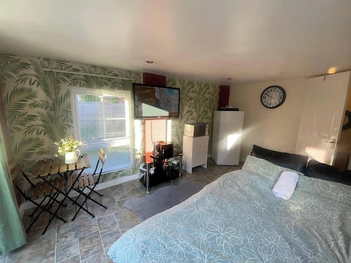 Bristol Bliss Apartment - Patchway Retreat