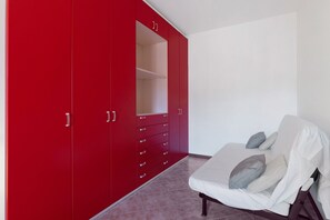 Interior - Apartment 'Athena' with Private Garden, Wi-Fi and Air Conditioning (Castelnuovo del Garda)