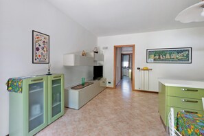 Interior - Apartment 'Athena' with Private Garden, Wi-Fi and Air Conditioning (Castelnuovo del Garda)