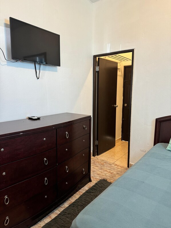 Iron/ironing board, WiFi, bed sheets