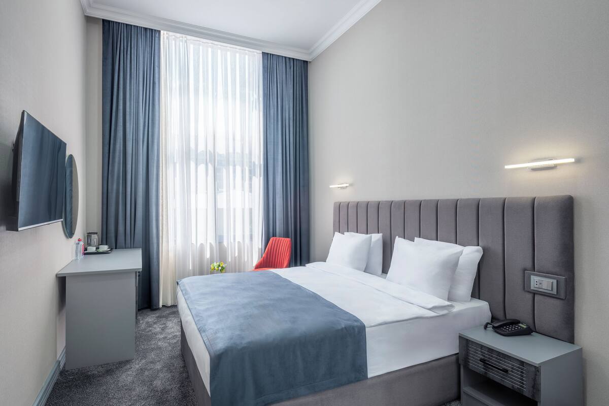 Standard Double or Twin Room, 1 Bedroom, City View | In-room safe, soundproofing, iron/ironing board, free WiFi