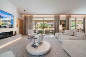 TV - Villa 'Gotmar Beach Is A Modern' with Private Pool, Wi-Fi and Air Conditioning (Pollença)