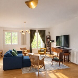 Televisión y oficina 