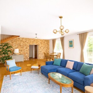 Televisión y oficina 