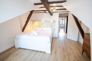 1 bedroom, desk, iron/ironing board, Internet