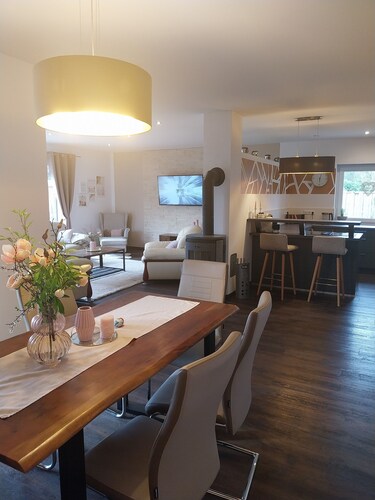 Idyllic vacation home by the lake - 2 minutes from the beach