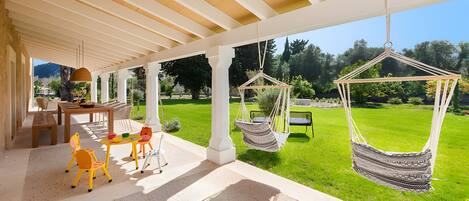 屋外ダイニングエリア