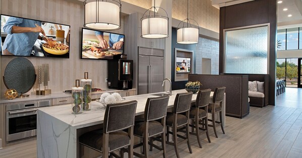 Fridge, microwave, oven, stovetop - Pure Suites Lux 2 Bed Desert Ridge 2 Pools Gym 2 (Phoenix)