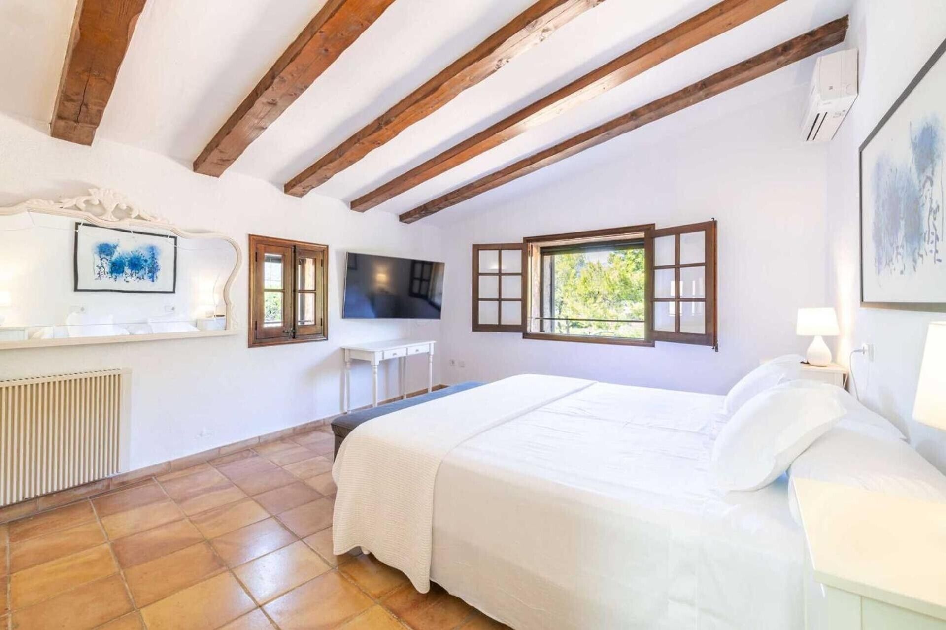 5 bedrooms, WiFi, bed sheets