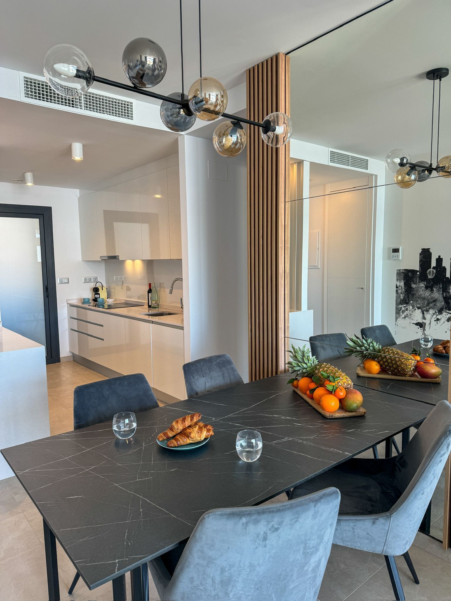 Departamento Deluxe, balcón, vista a la playa | Camas Select Comfort y caja de seguridad en la habitación 