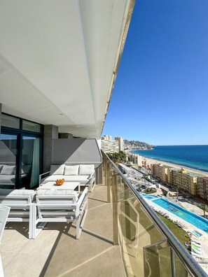 Outdoor pool, open 10:00 AM to 9:00 PM, pool umbrellas, sun loungers
