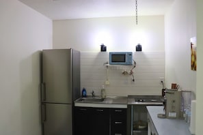 Fridge, microwave, stovetop, coffee/tea maker